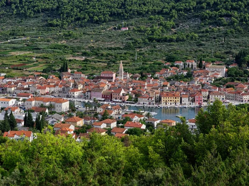 Stari Grad Plain