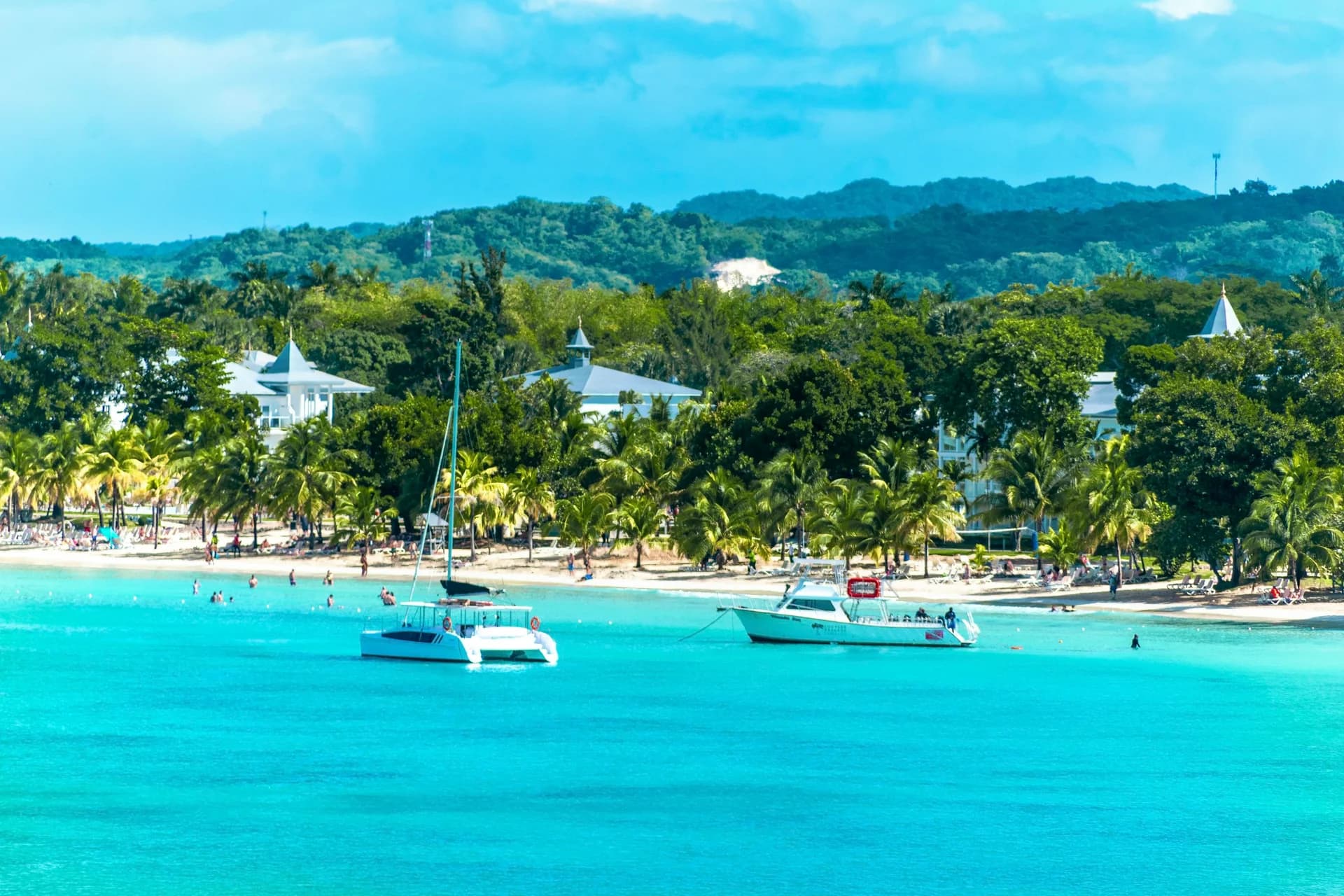 Jamaica vs. Dominican Republic: Which Caribbean Island Is Right for Your Trip?