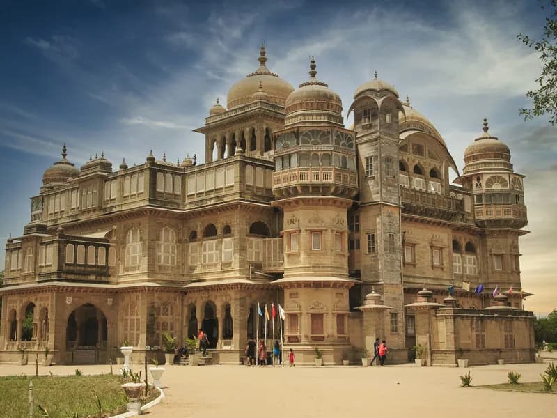 Mandvi Beach & Vijay Vilas Palace