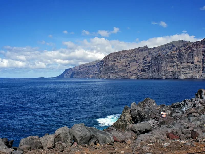 Los Gigantes Cliffs
