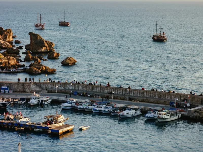 Old Harbour (Yat Limanı)