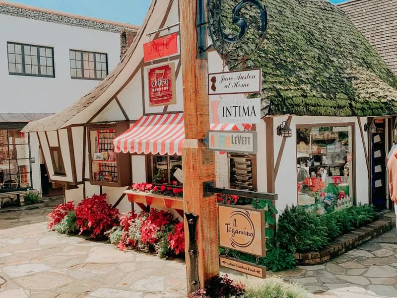 Fairy-Tale Cottages Walking Tour