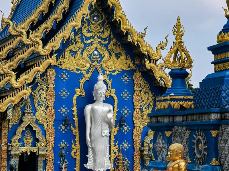 Wat Rong Suea Ten (Blue Temple)