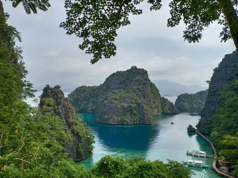 Kayangan Lake