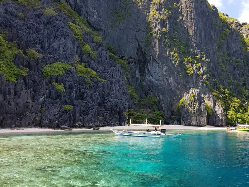 Tapiutan Strait Snorkeling