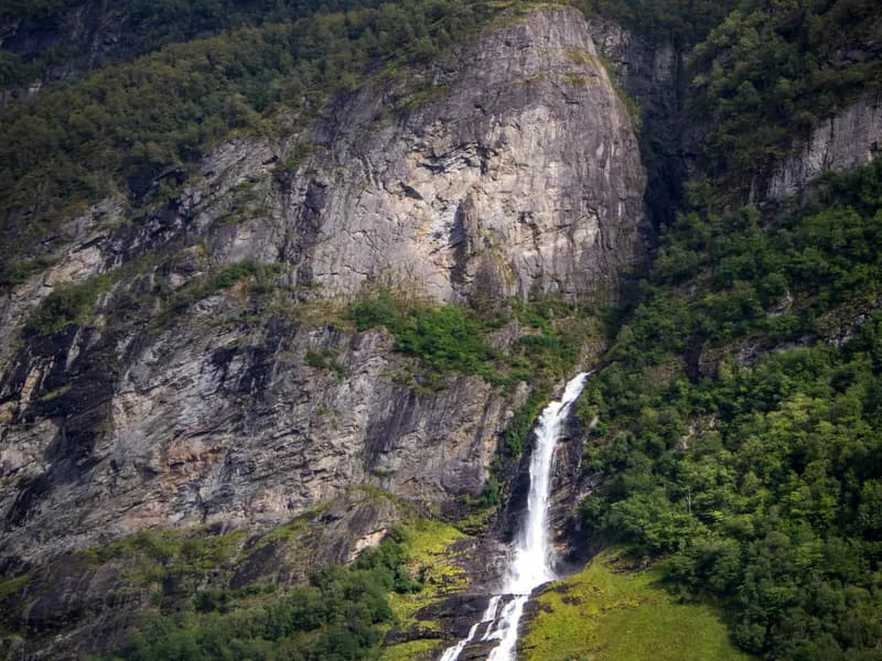 Storseterfossen (Waterfall Walk-Behind)