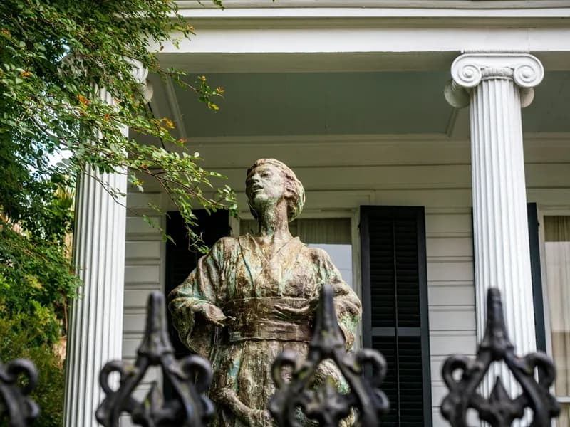 Garden District Walking Tour
