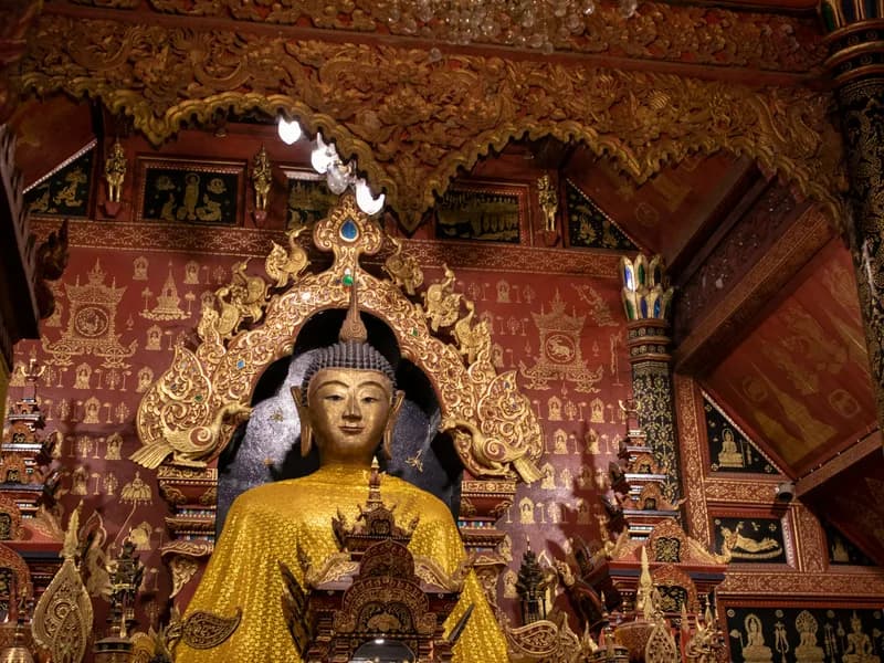 White Buddha (Wat Phra That Mae Yen)