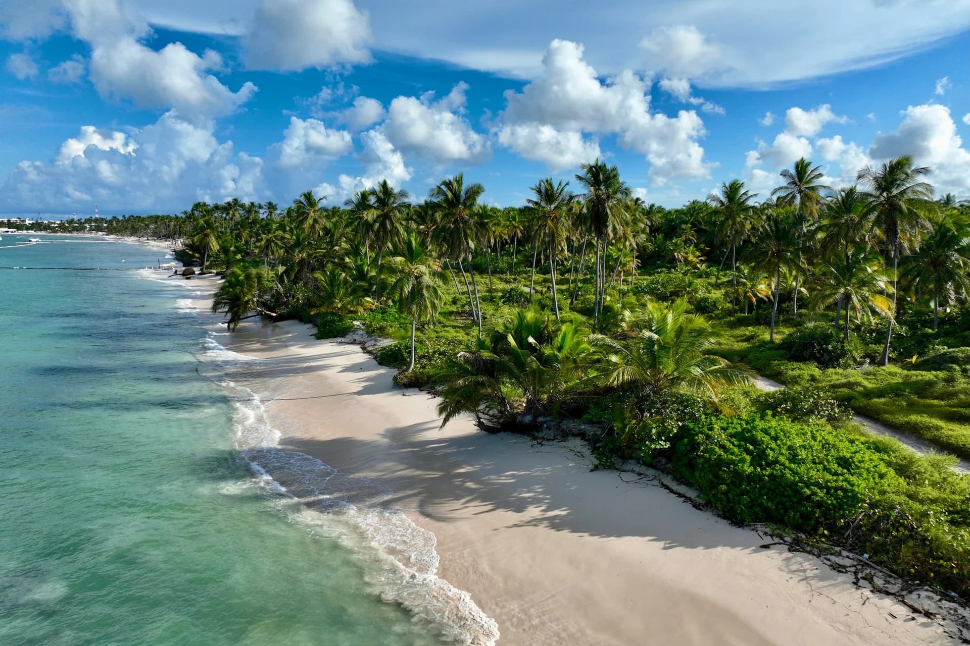 Punta Cana vs Cancún: Which All-Inclusive Caribbean Beach Wins for 2026
