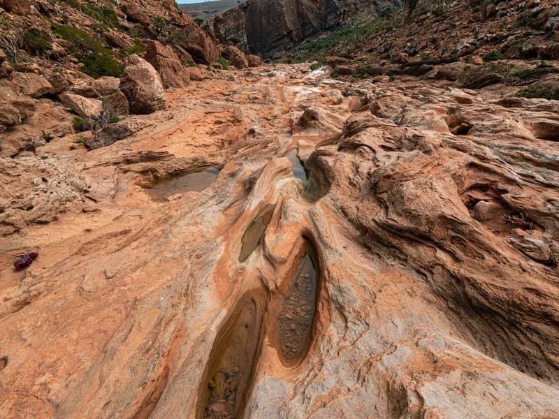 Hoq Cave