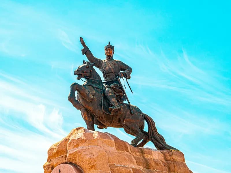Sukhbaatar Square & National Museum