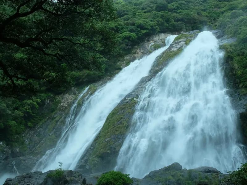 Oko-no-taki Waterfall