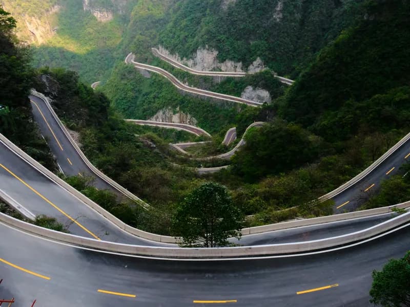 Tianmen Mountain Road (99 Bends)